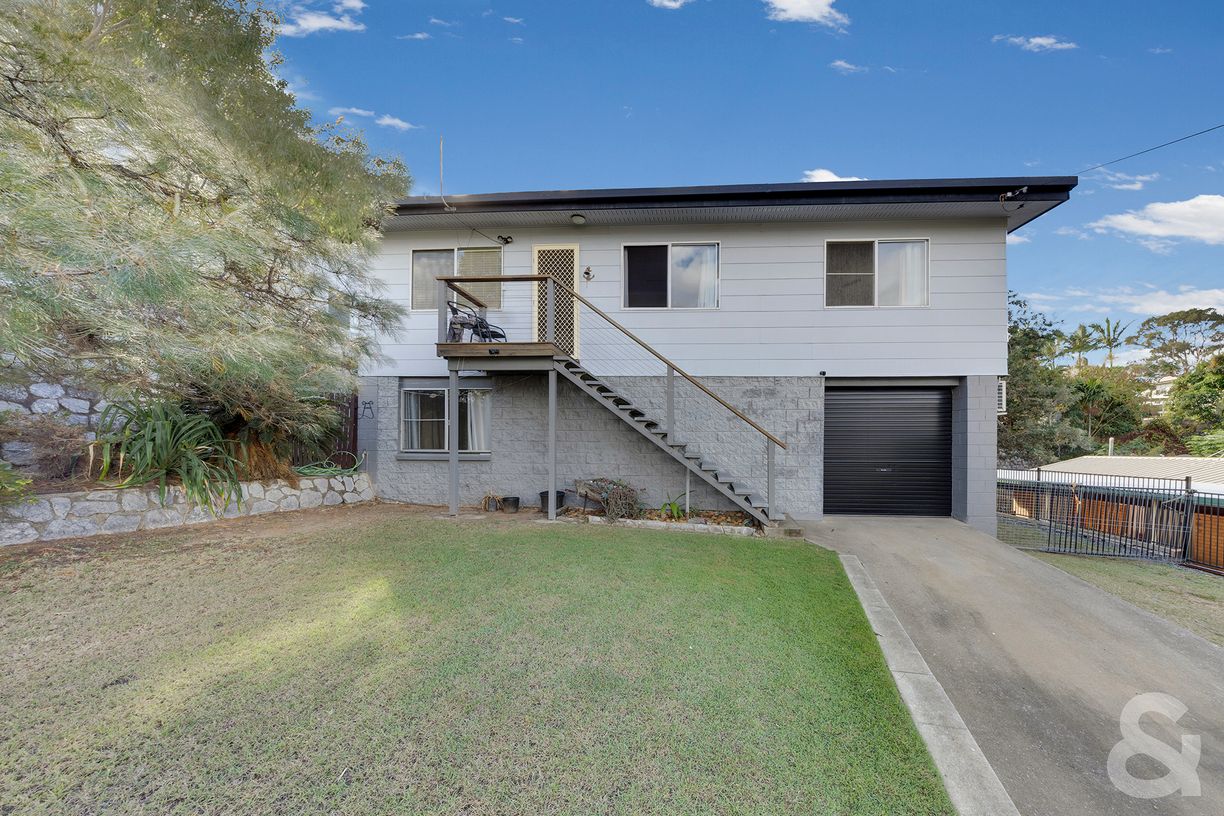 8 Ferguson Crescent — photo 2 of 17