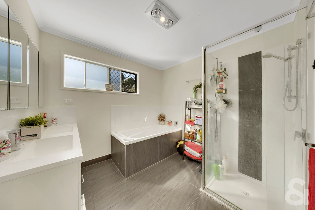 8 Ferguson Crescent — photo 4 of 17