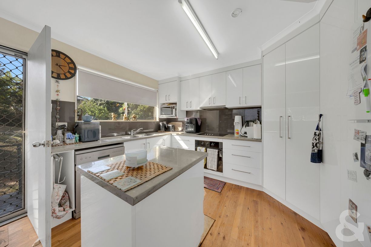 8 Ferguson Crescent — photo 10 of 17