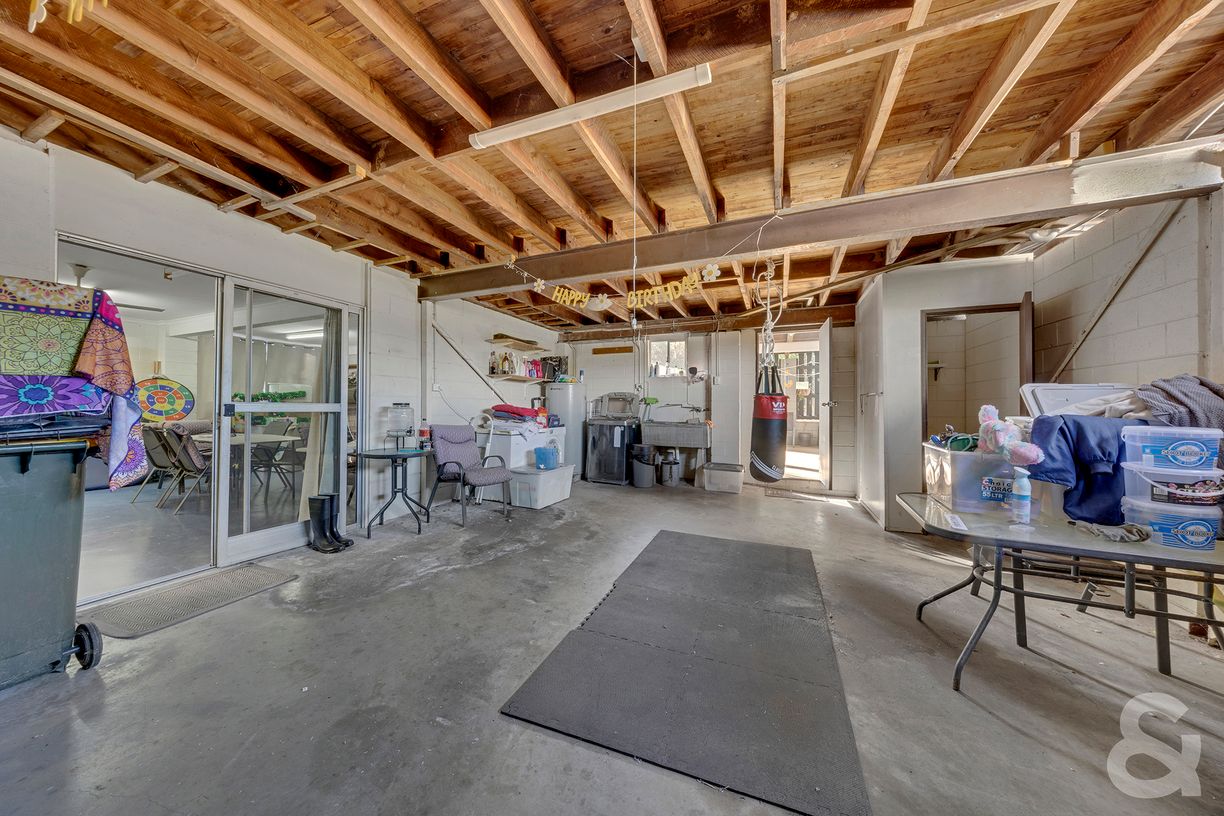 8 Ferguson Crescent — photo 12 of 17