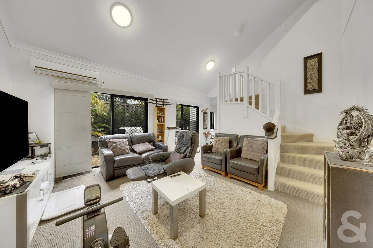 2/1 Michel Place — photo 2 of 14