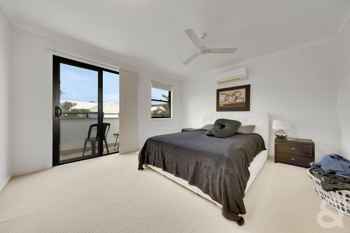 2/1 Michel Place — photo 6 of 14