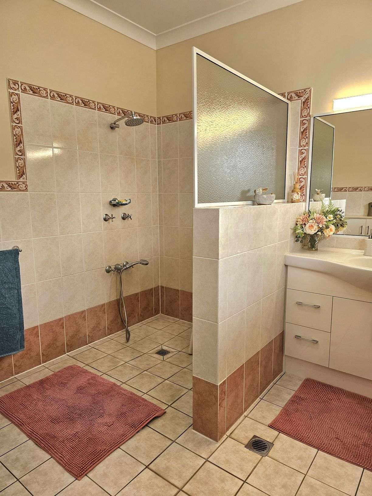 590 Iona Road — photo 15 of 30