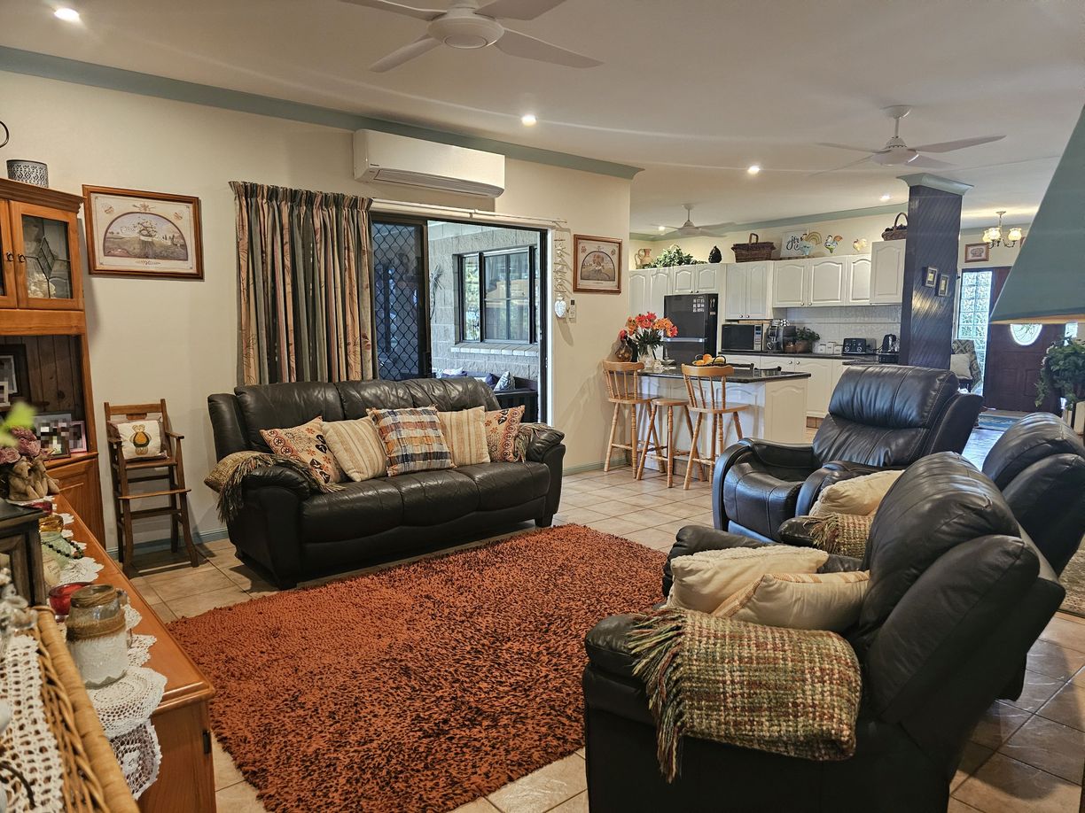 590 Iona Road — photo 8 of 30