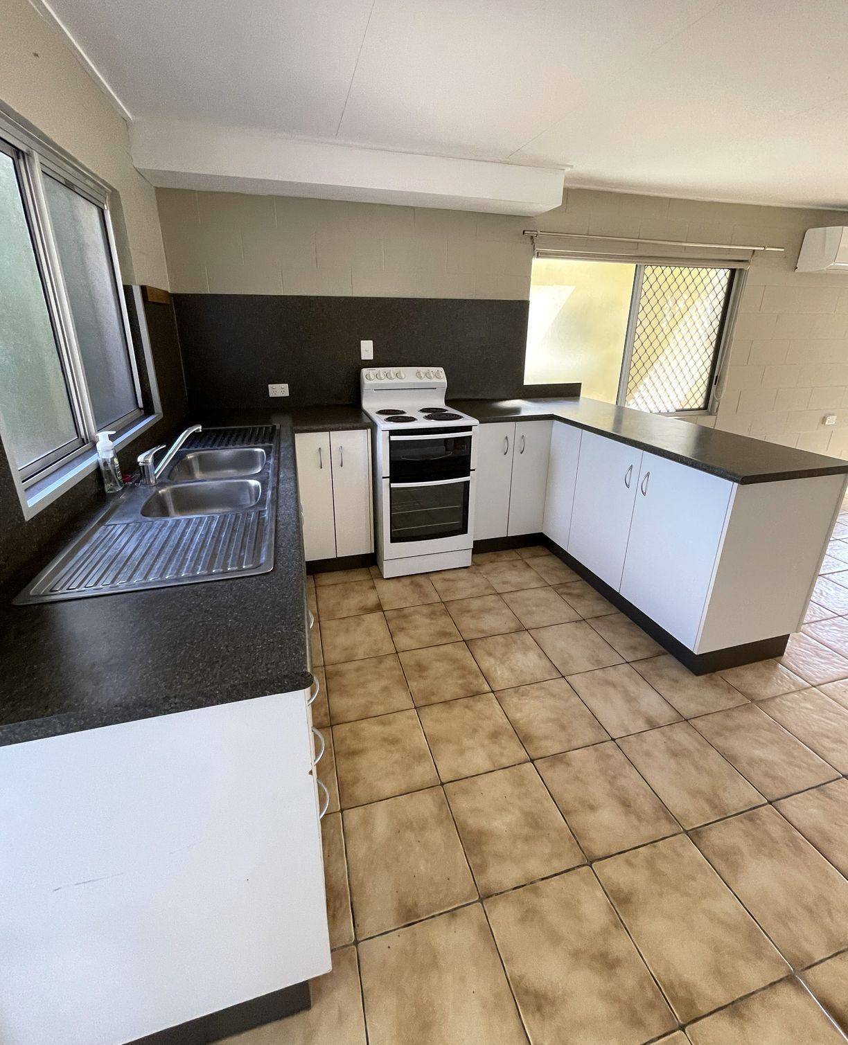 26 SANDOWNS STREET — photo 12 of 30
