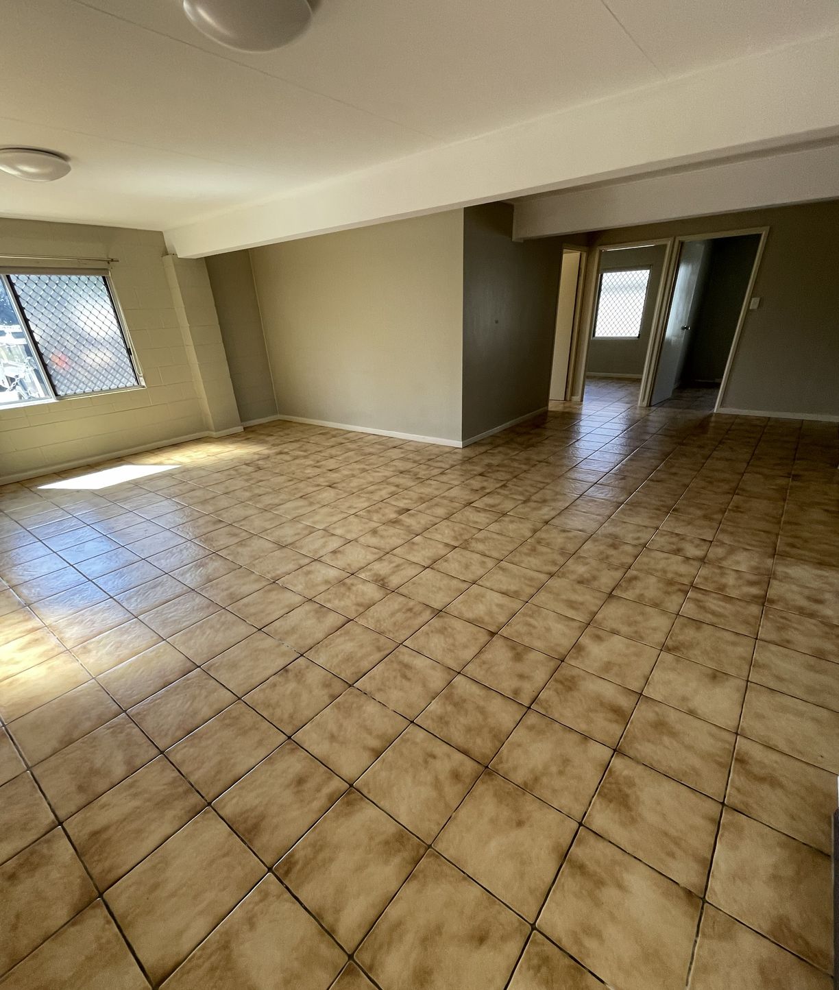 26 SANDOWNS STREET — photo 7 of 30