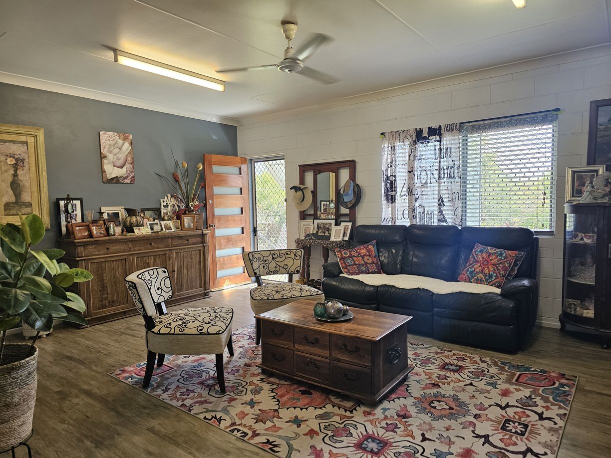 27 MUNRO Street — photo 3 of 27
