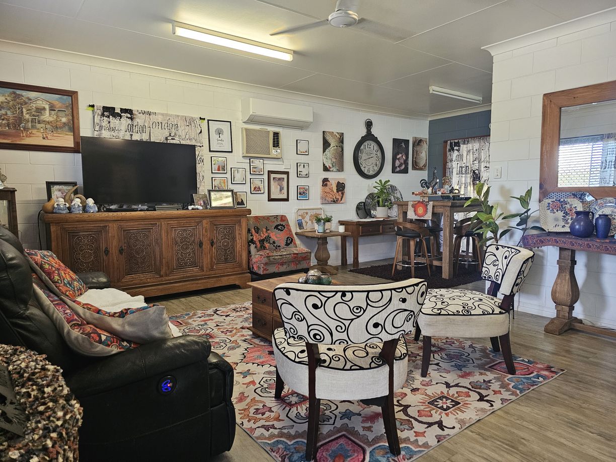 27 MUNRO Street — photo 2 of 27