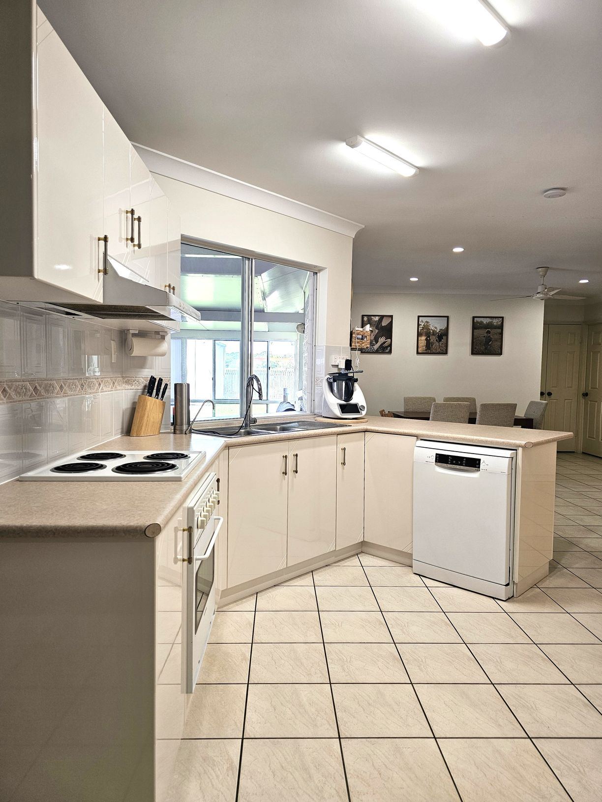 62 Laurence Crescent — photo 9 of 25