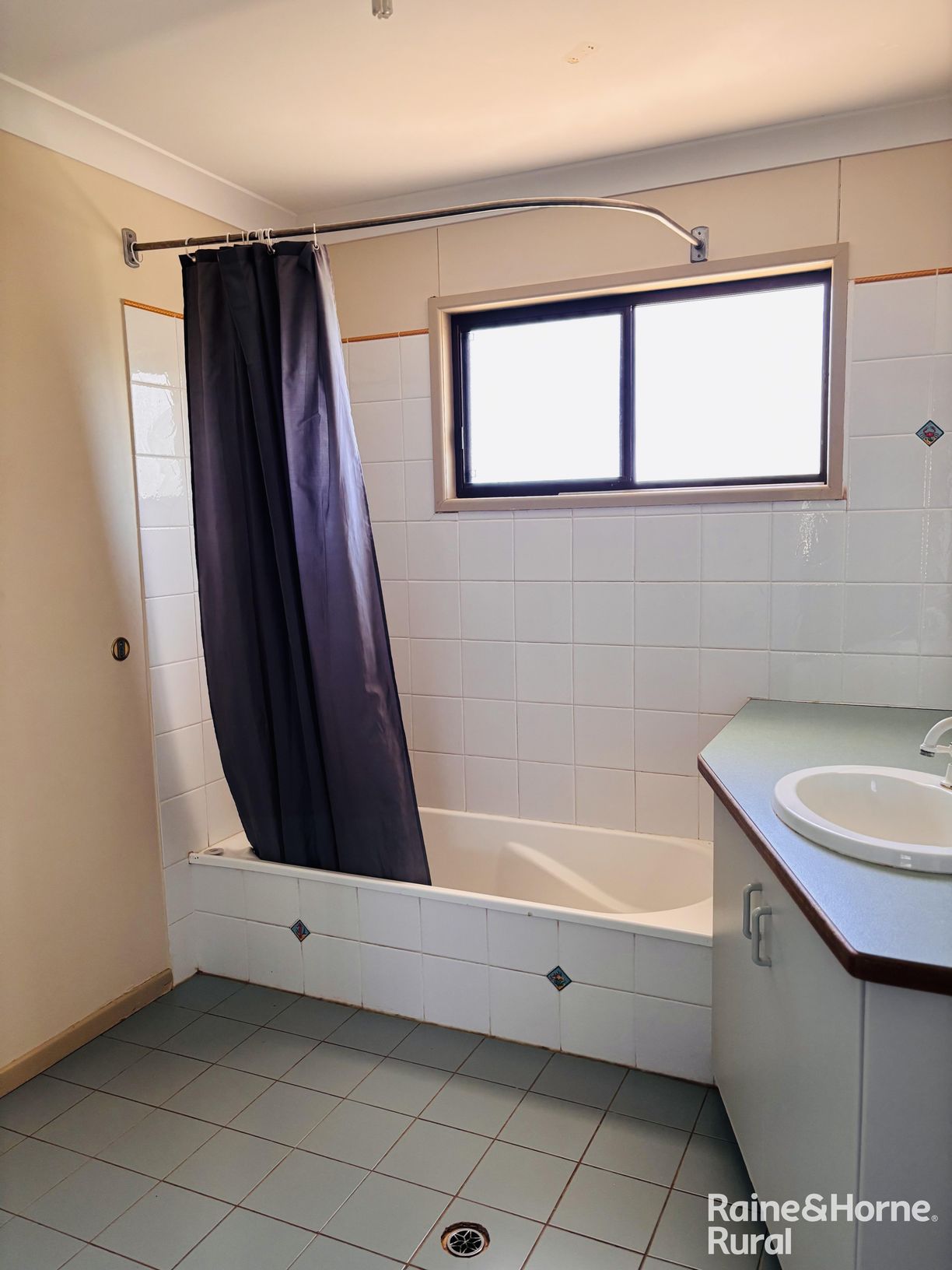 7-13 Edwardes Street — photo 10 of 16