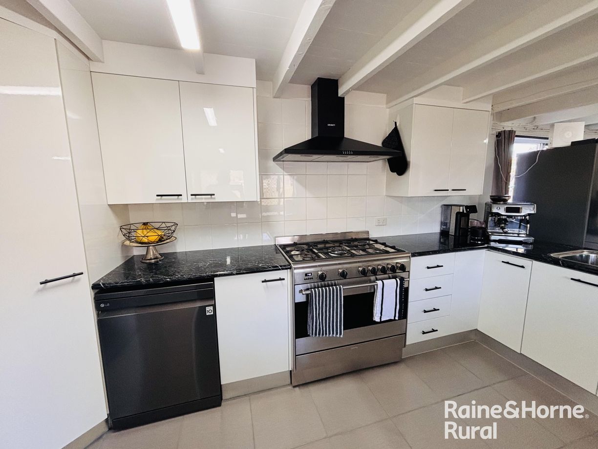 129 Arthur Street — photo 4 of 17