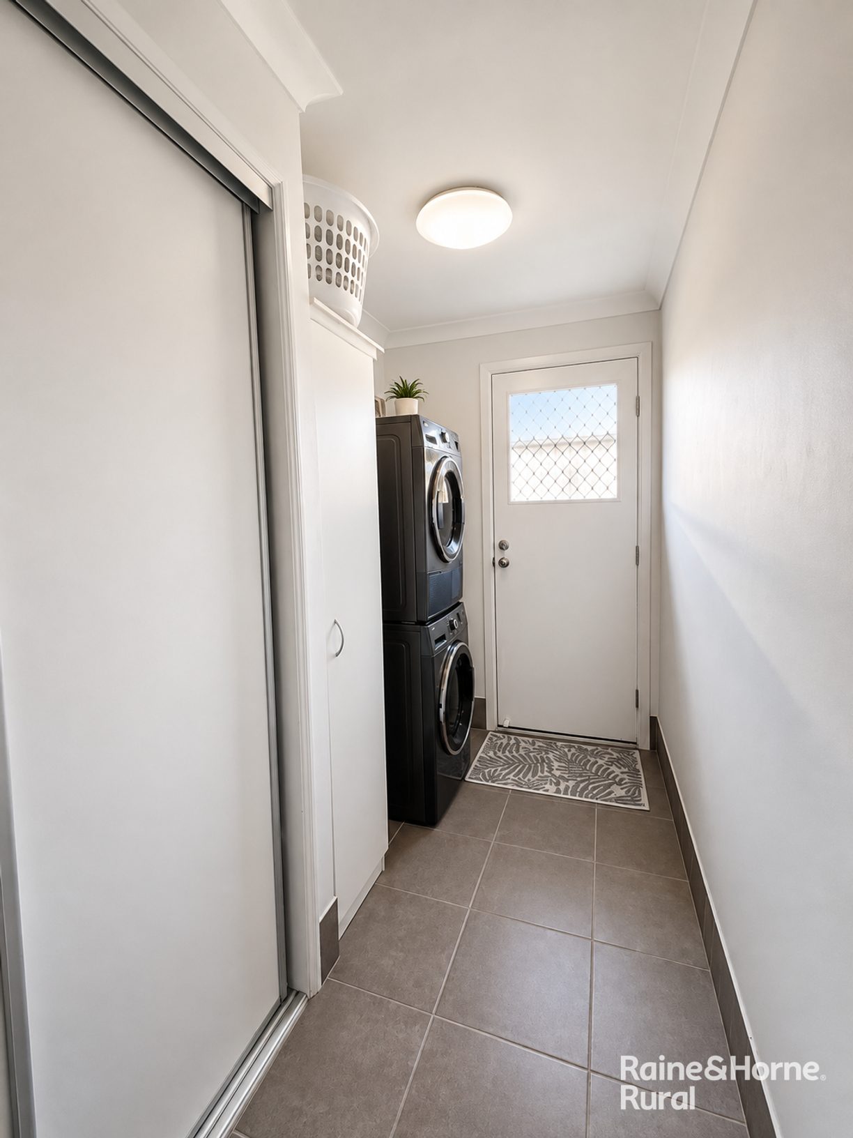 23 Lomandra Av — photo 9 of 14