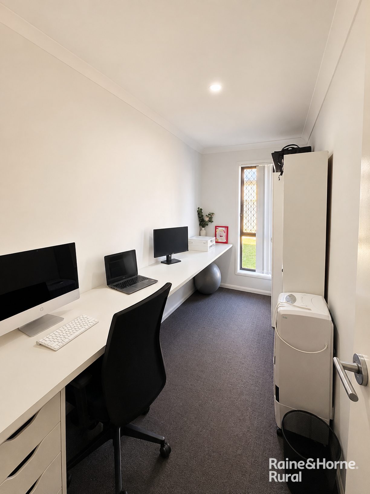 23 Lomandra Av — photo 10 of 14