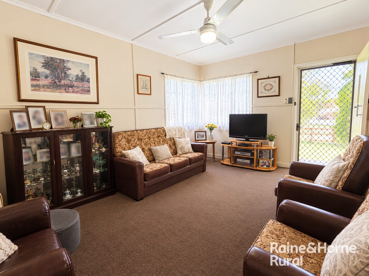 32 Tyrconnel Street — photo 5 of 14