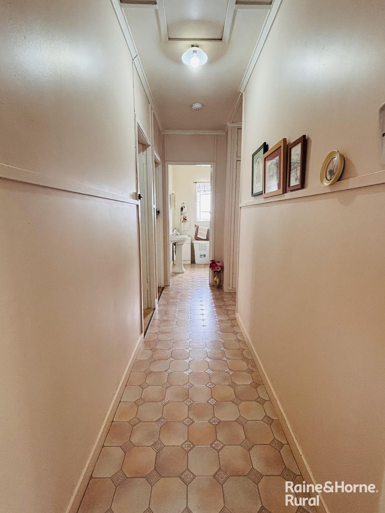 32 Tyrconnel Street — photo 7 of 14