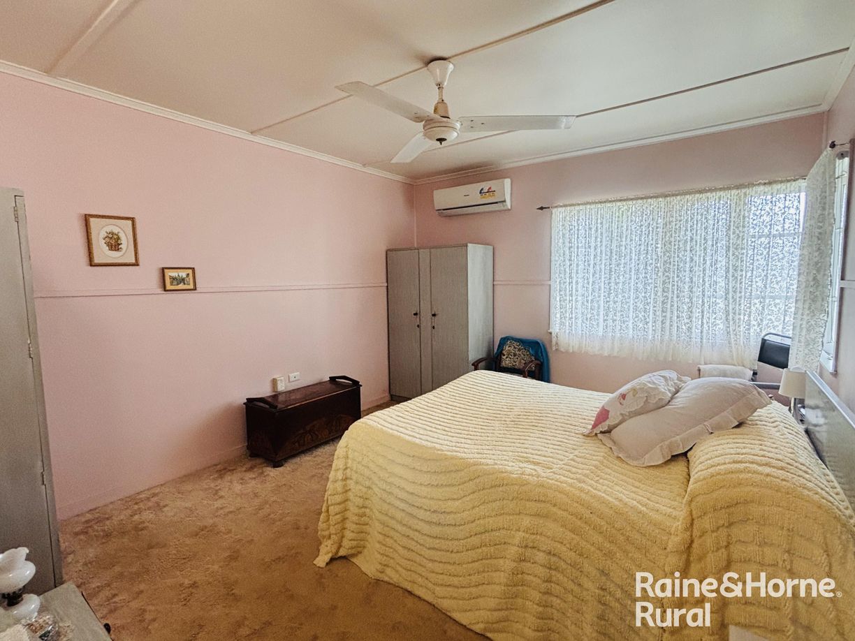 32 Tyrconnel Street — photo 2 of 14
