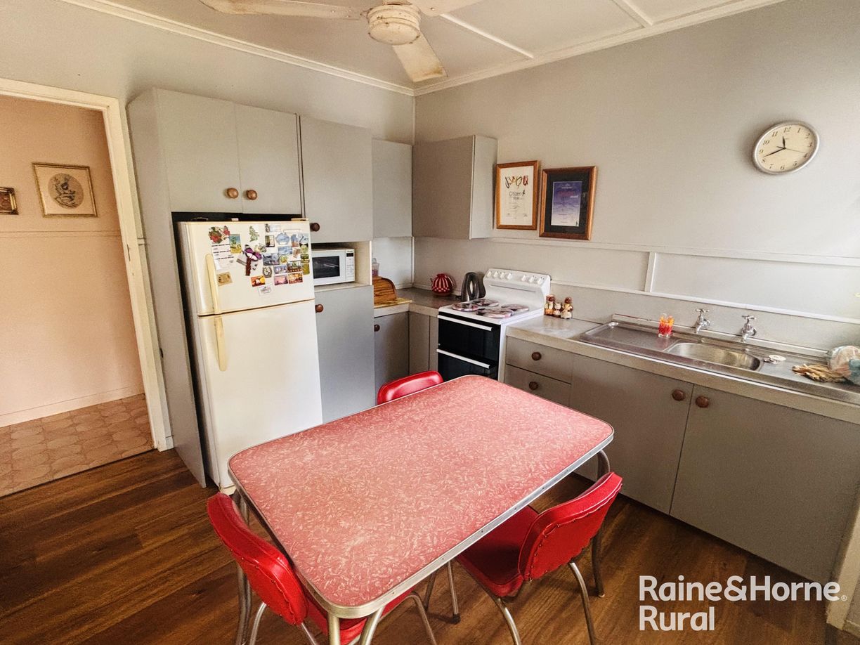 32 Tyrconnel Street — photo 3 of 14
