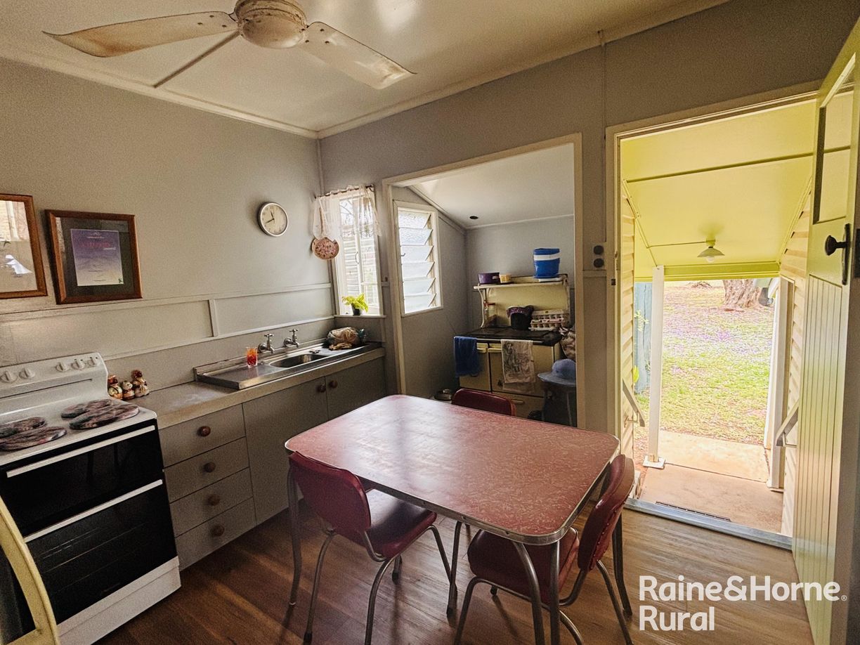 32 Tyrconnel Street — photo 4 of 14