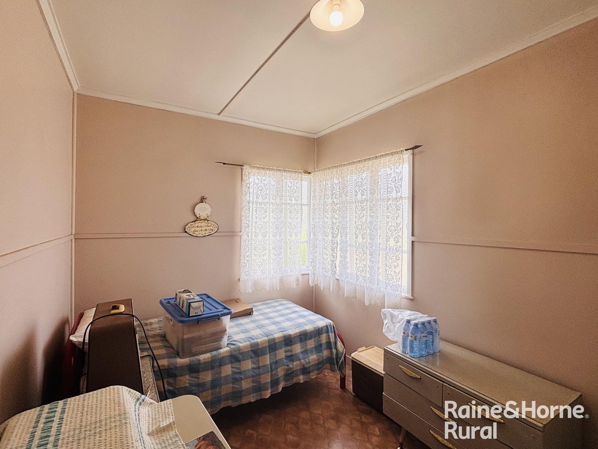 32 Tyrconnel Street — photo 9 of 14