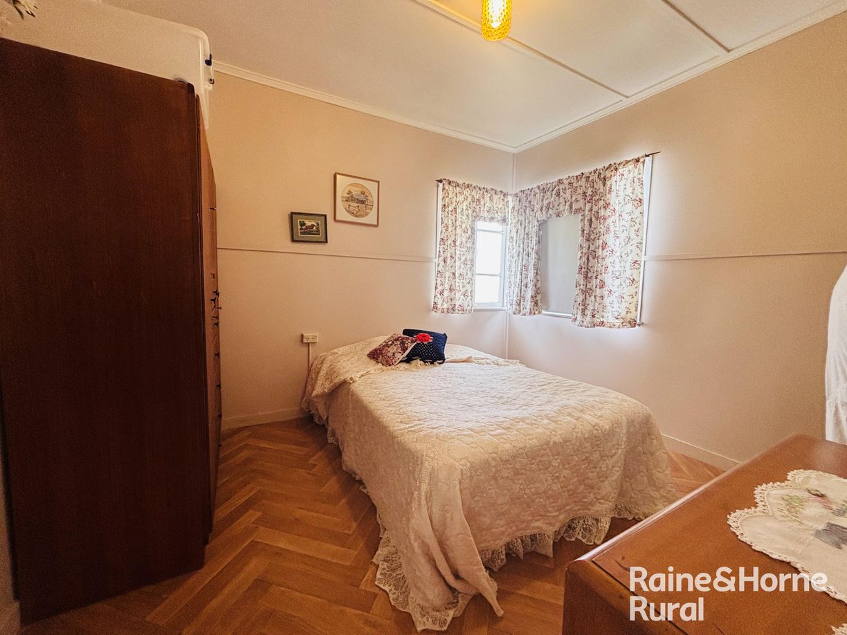 32 Tyrconnel Street — photo 8 of 14