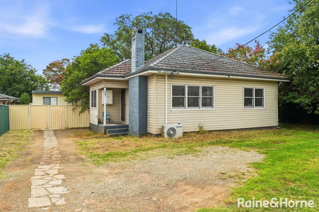 37 & 37A Mamre Road — photo from Raine & Horne St Marys | Rooty Hill