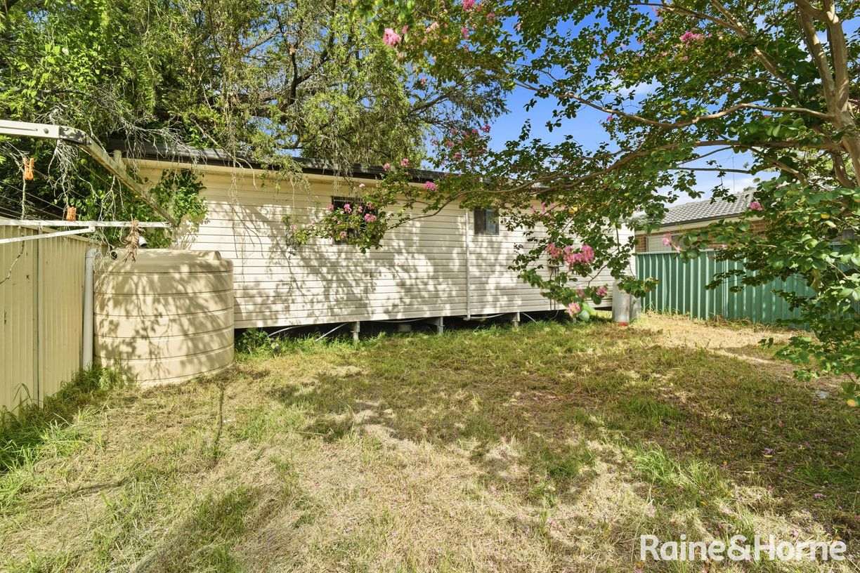 37 & 37A Mamre Road — photo 9 of 17