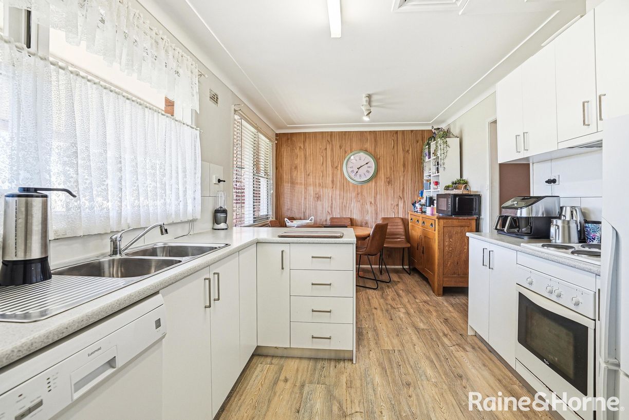 31 Rosedale Avenue — photo 5 of 17