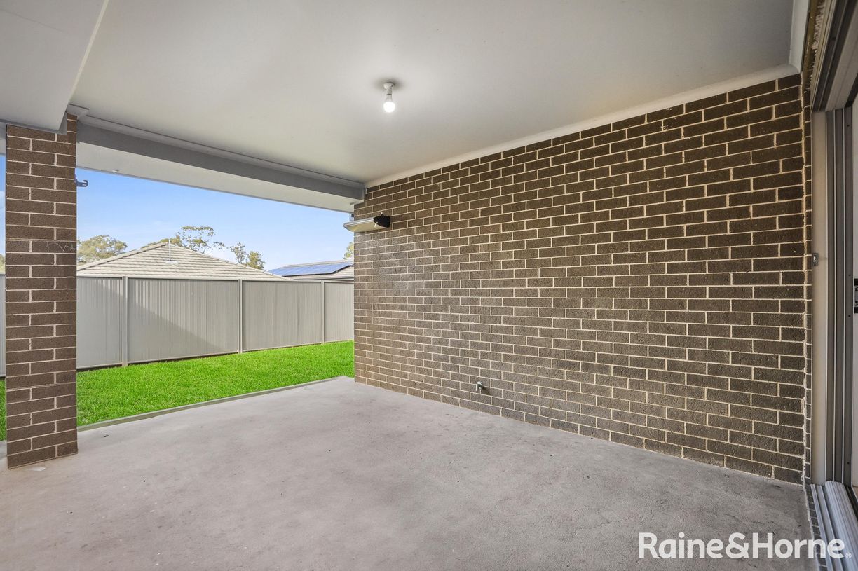 6 Liddiard Street — photo 12 of 16