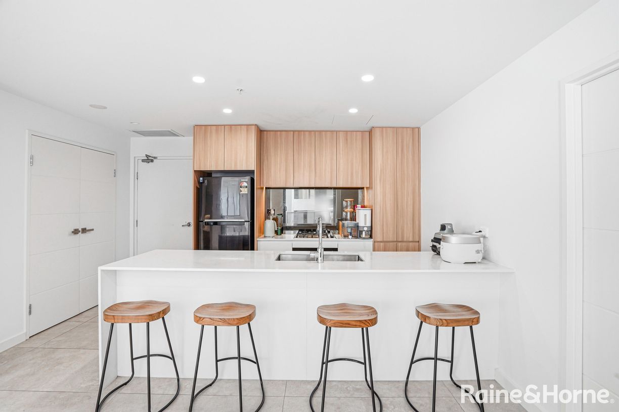 402/12C Carson Lane — photo 5 of 17