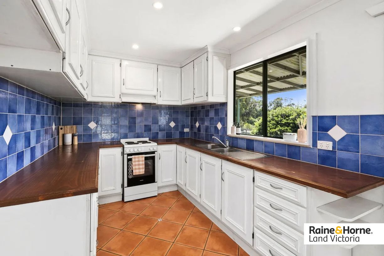 350 Coombes Road — photo 10 of 14