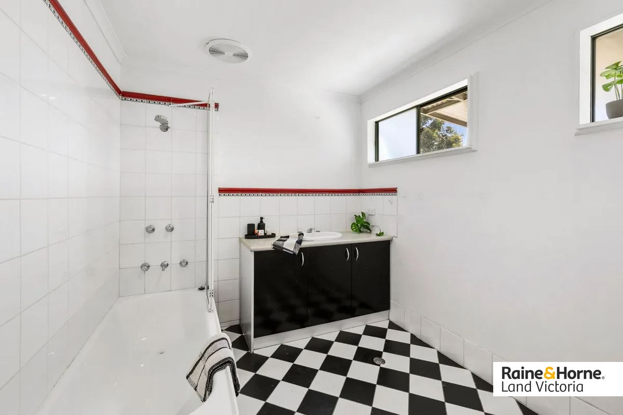 350 Coombes Road — photo 11 of 14