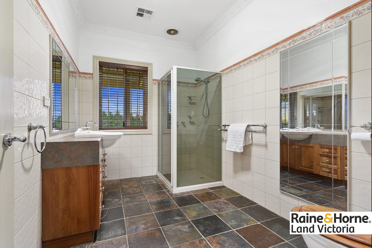 5 Lakeview Drive — photo 11 of 19