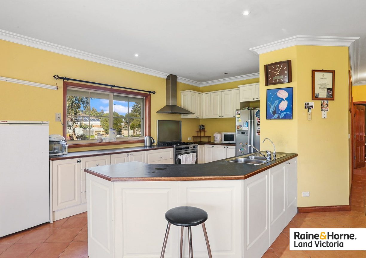 136-138 Emmersons Road — photo 5 of 20