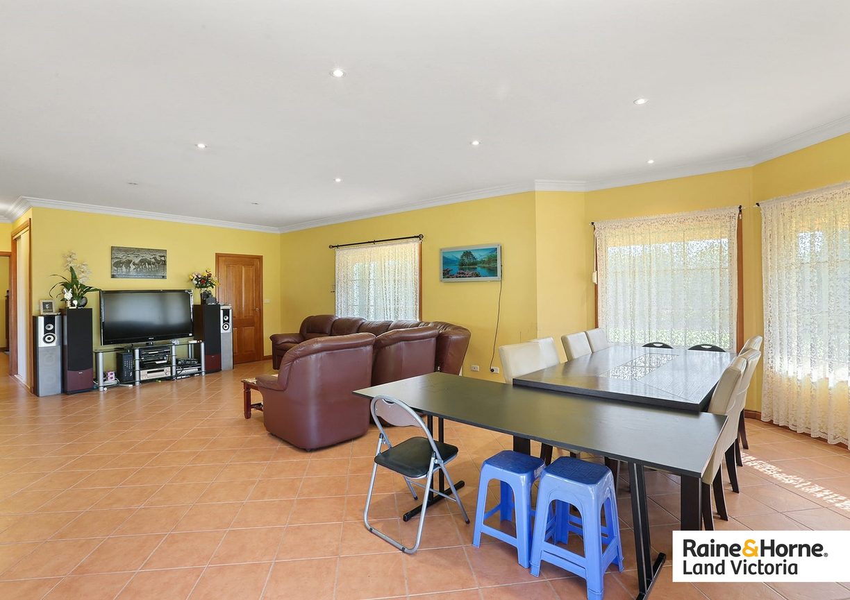 136-138 Emmersons Road — photo 6 of 20