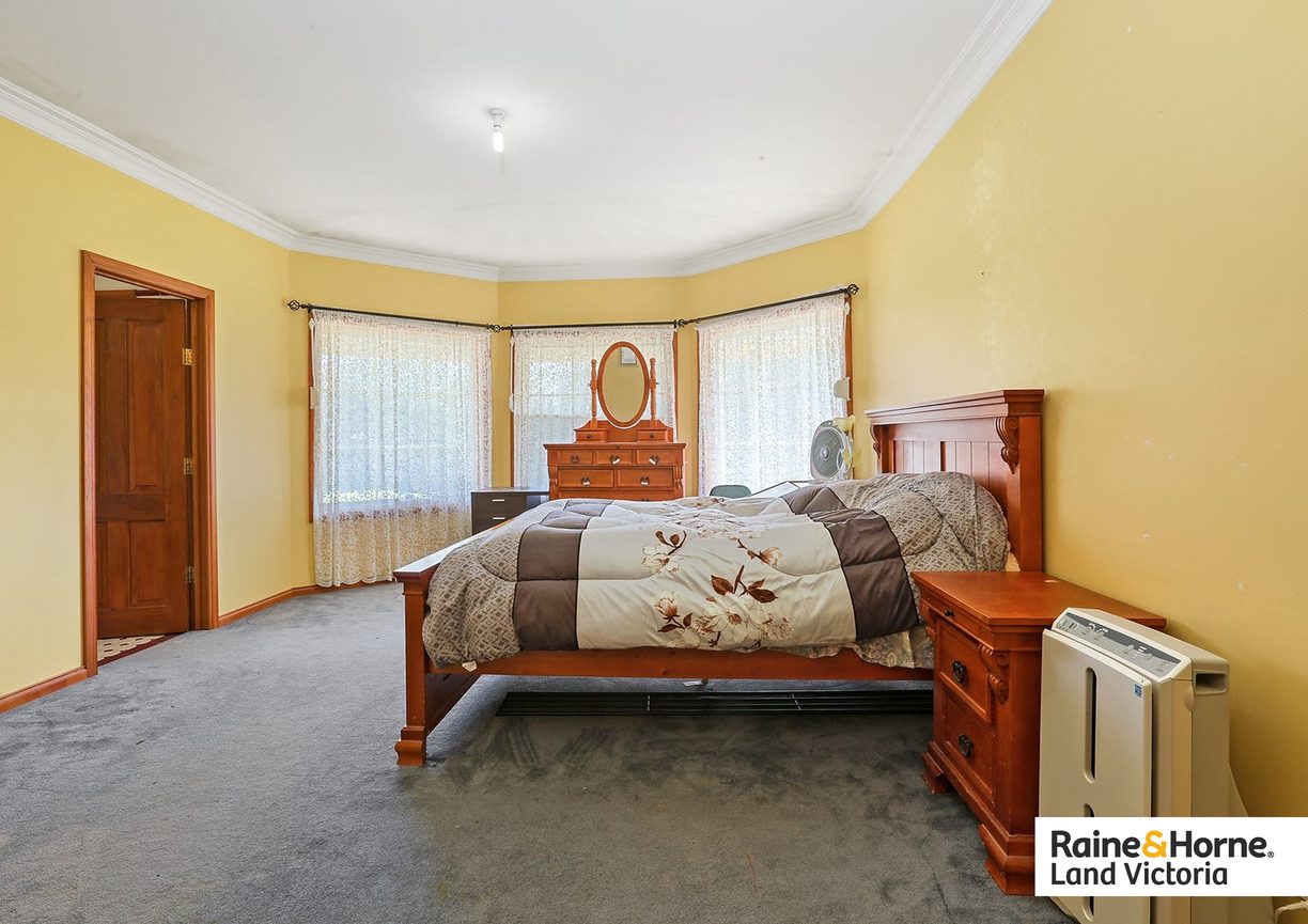136-138 Emmersons Road — photo 15 of 20