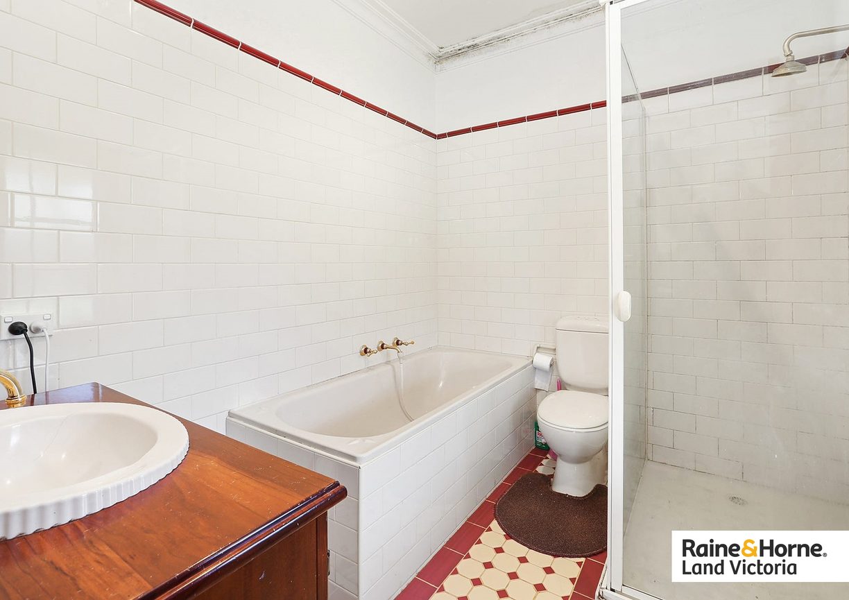 136-138 Emmersons Road — photo 7 of 20