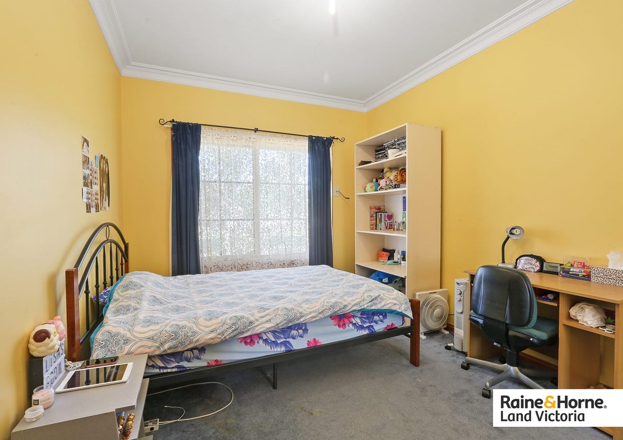 136-138 Emmersons Road — photo 16 of 20