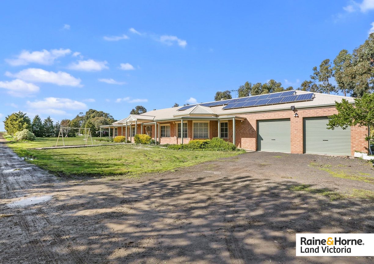 136-138 Emmersons Road — photo 4 of 20
