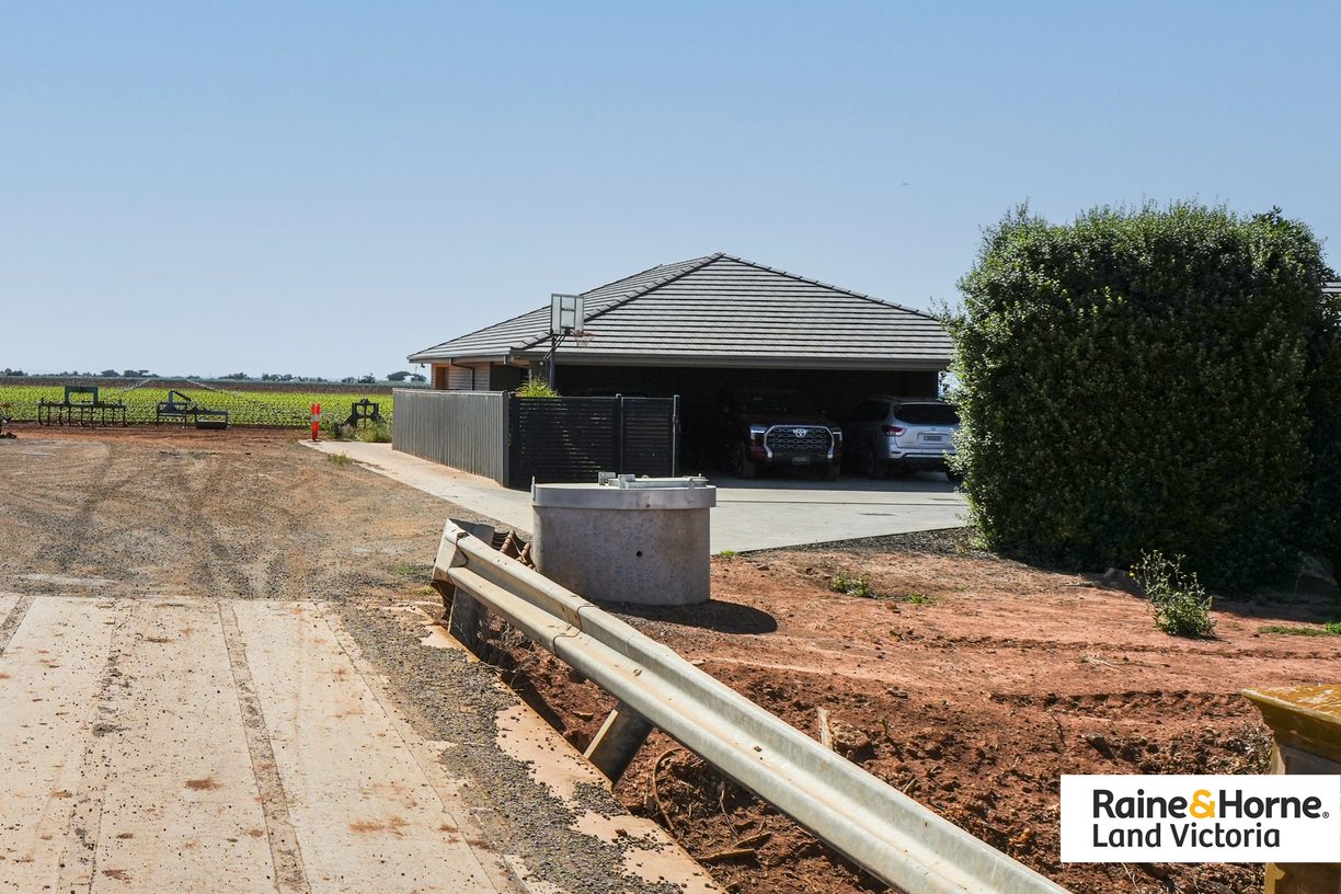 960 Duncans Road — photo 9 of 11