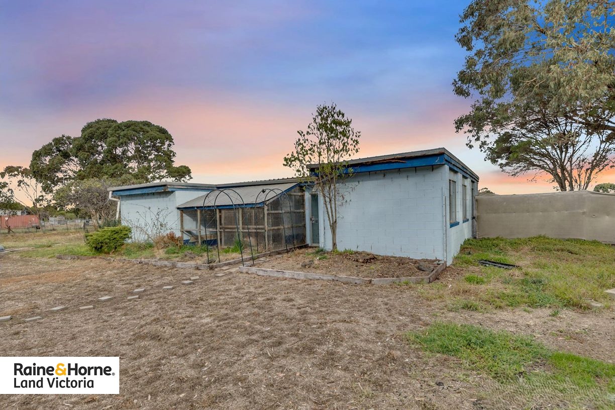 30 Rees Road — photo 11 of 11
