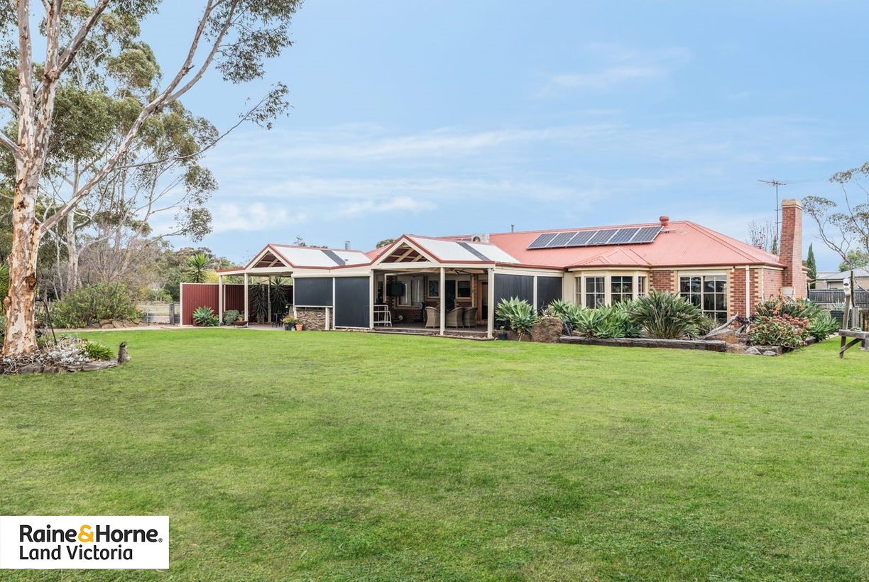 9 Hopgood Court — photo from Raine & Horne Land Victoria