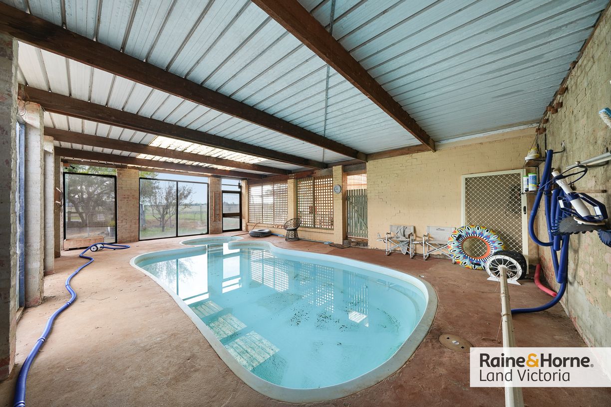 270 Windermere Road — photo 8 of 13