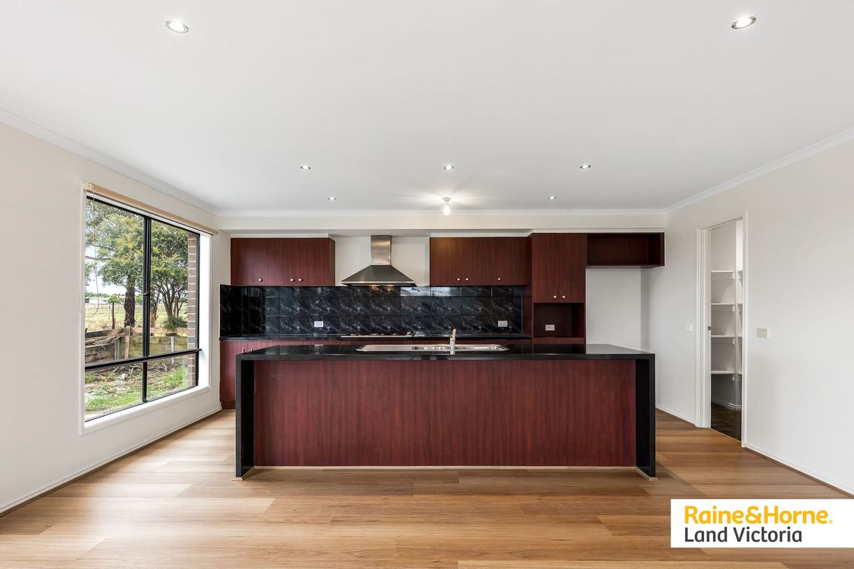 395 Dalmore Road — photo 6 of 15