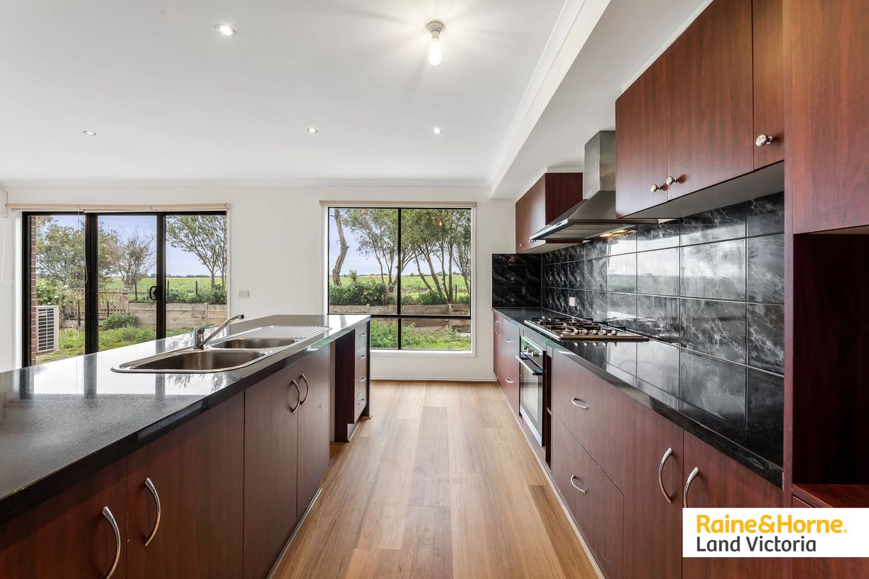 395 Dalmore Road — photo 7 of 15