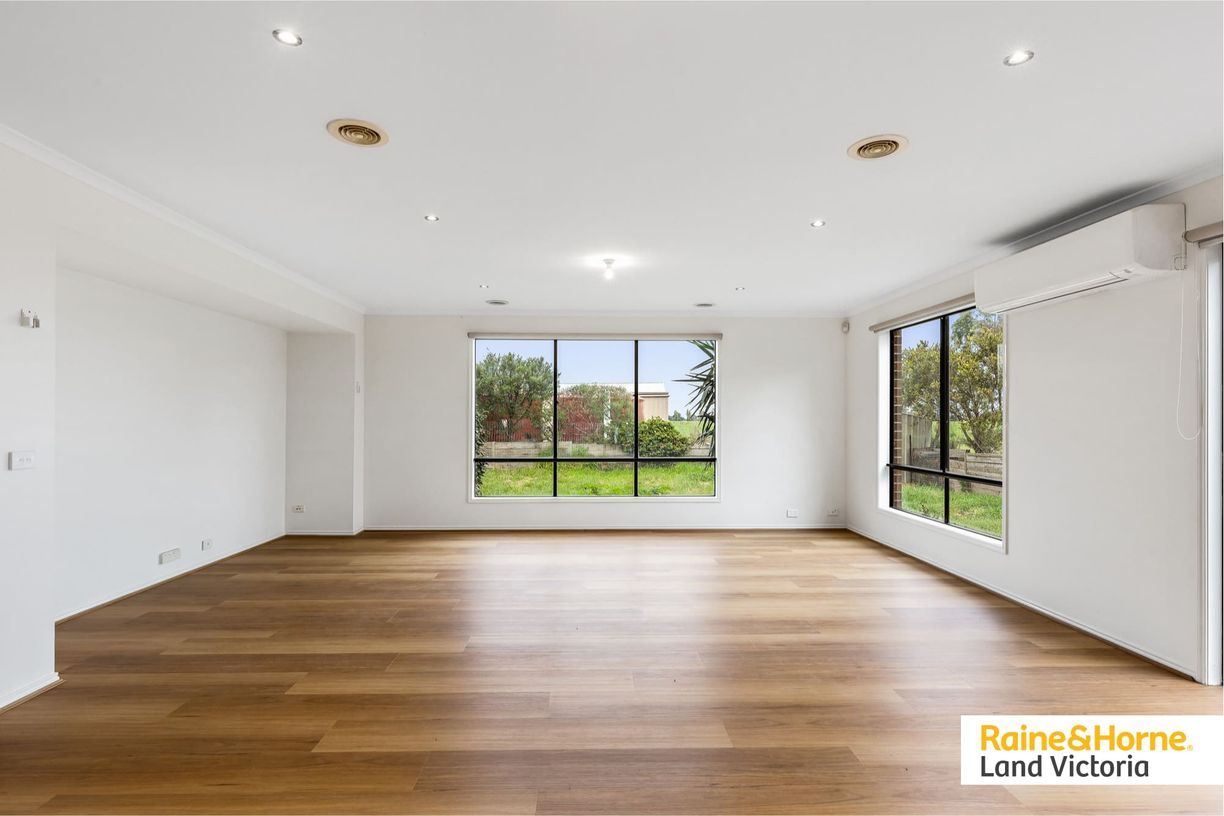 395 Dalmore Road — photo 10 of 15