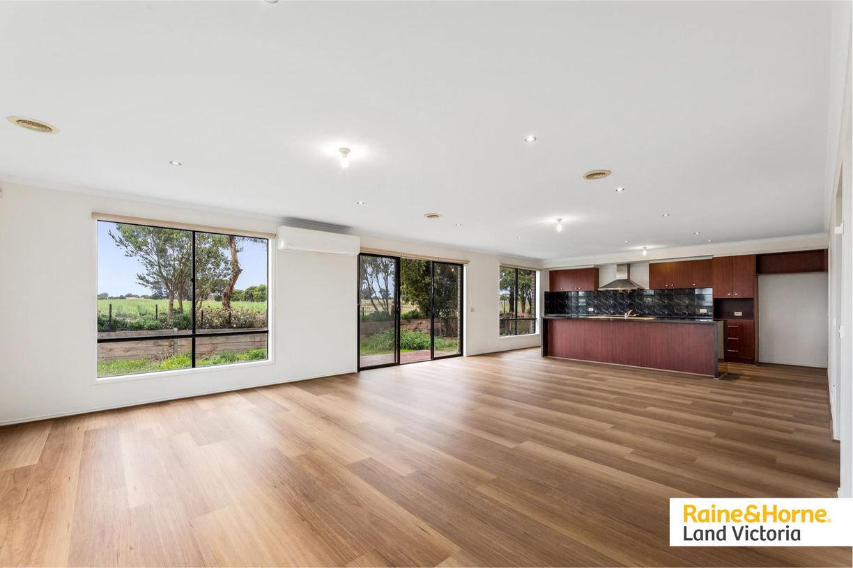 395 Dalmore Road — photo 8 of 15