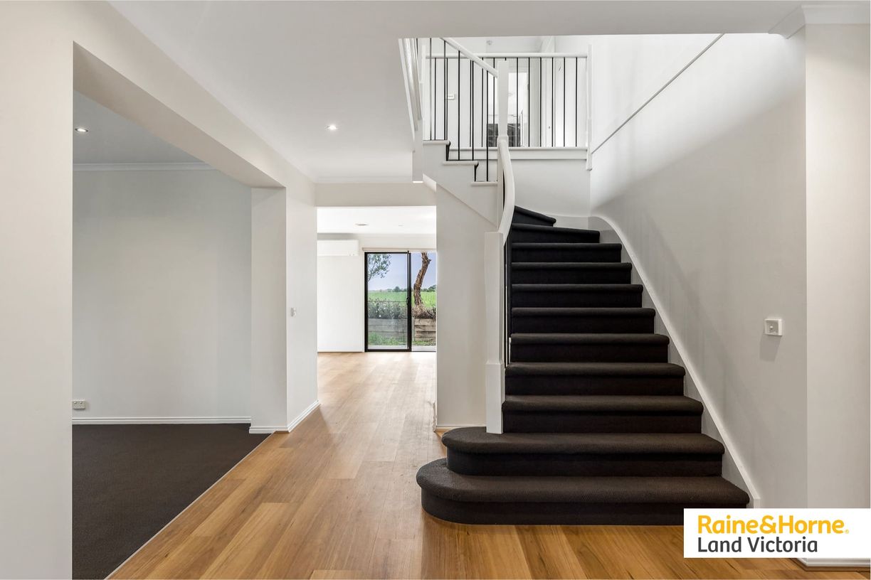 395 Dalmore Road — photo 9 of 15