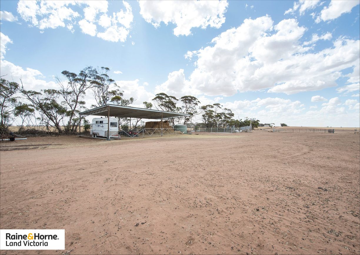 2/Sea Lake-Swan Hill Road — photo 6 of 8