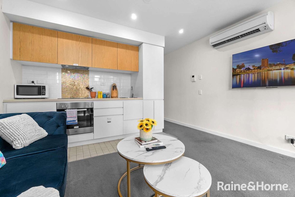206/10 Balfours Way — photo 3 of 11
