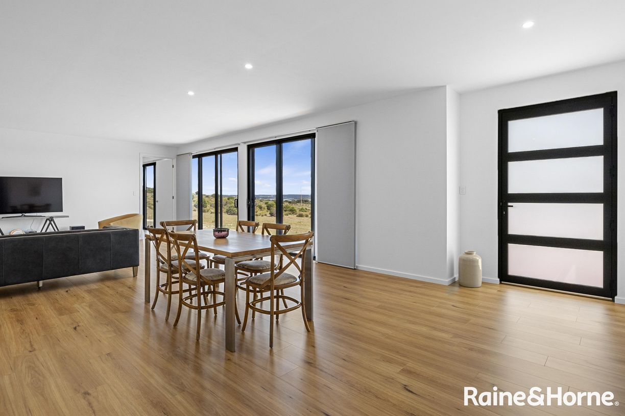 8 Davies Road — photo 4 of 20